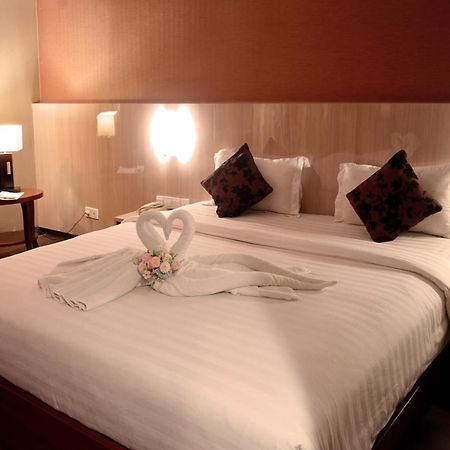 Grand Hatika Hotel Tanjung Pandan Eksteriør billede