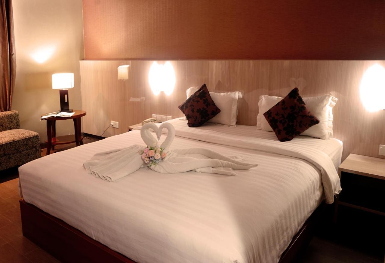 Grand Hatika Hotel Tanjung Pandan Eksteriør billede