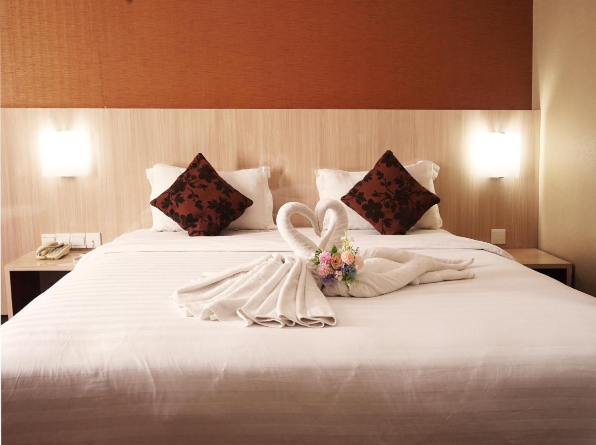 Grand Hatika Hotel Tanjung Pandan Eksteriør billede