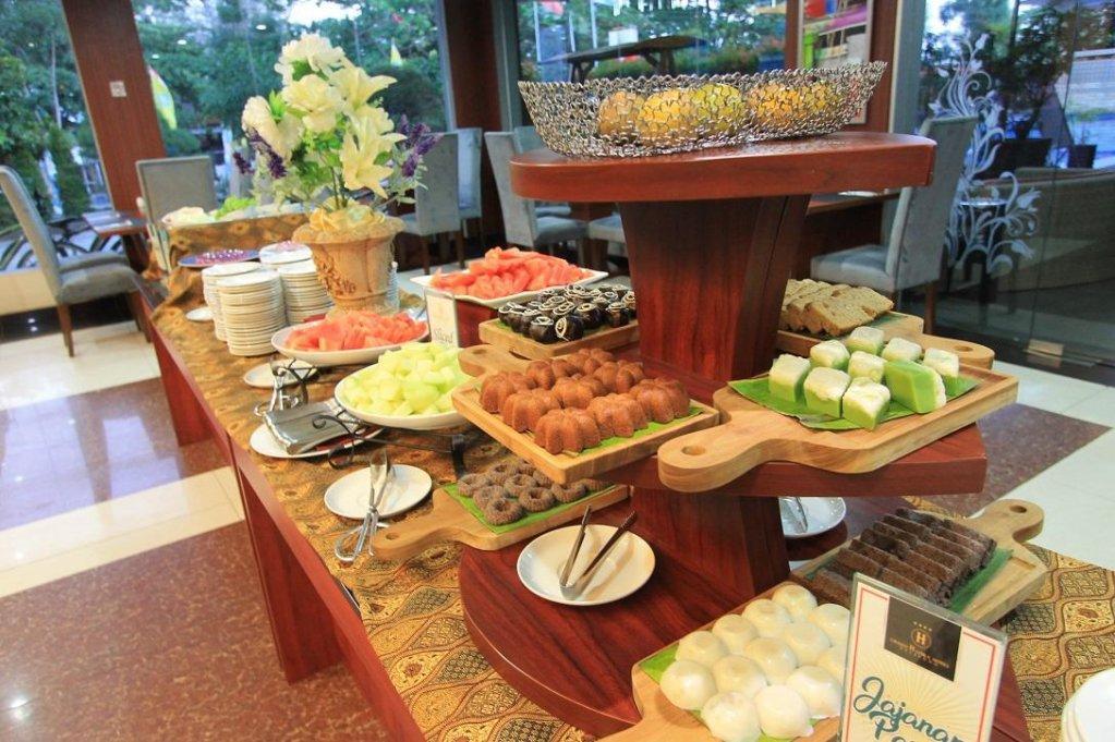 Grand Hatika Hotel Tanjung Pandan Eksteriør billede