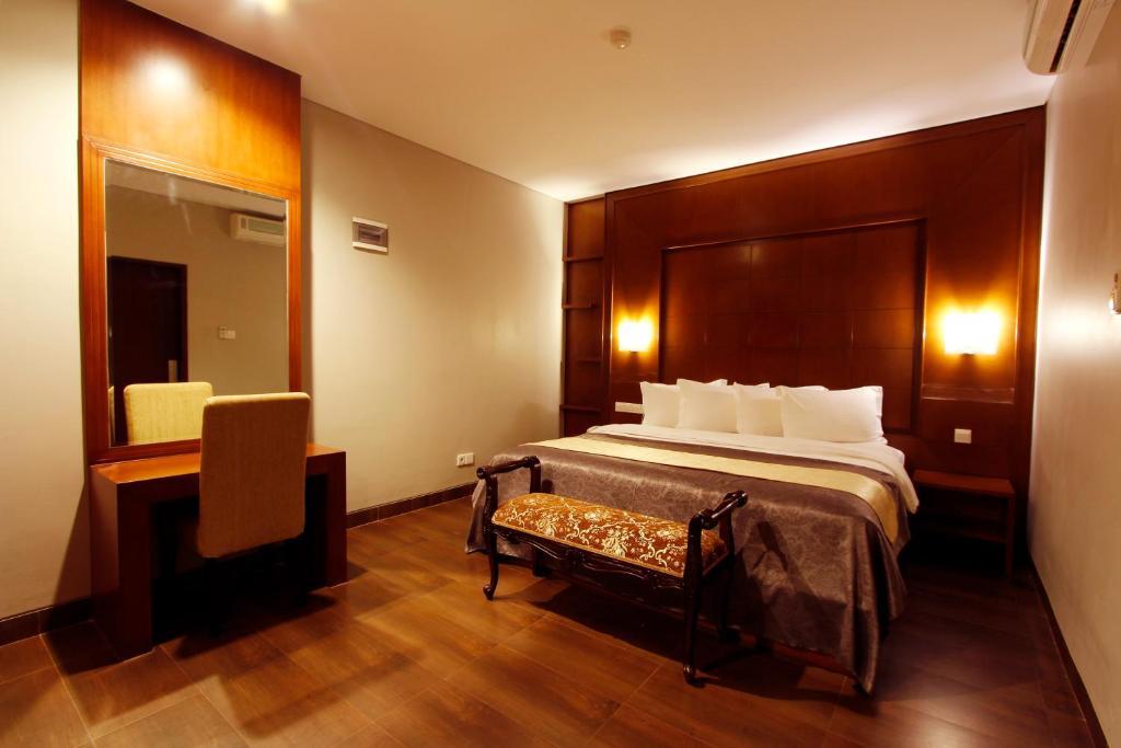 Grand Hatika Hotel Tanjung Pandan Eksteriør billede
