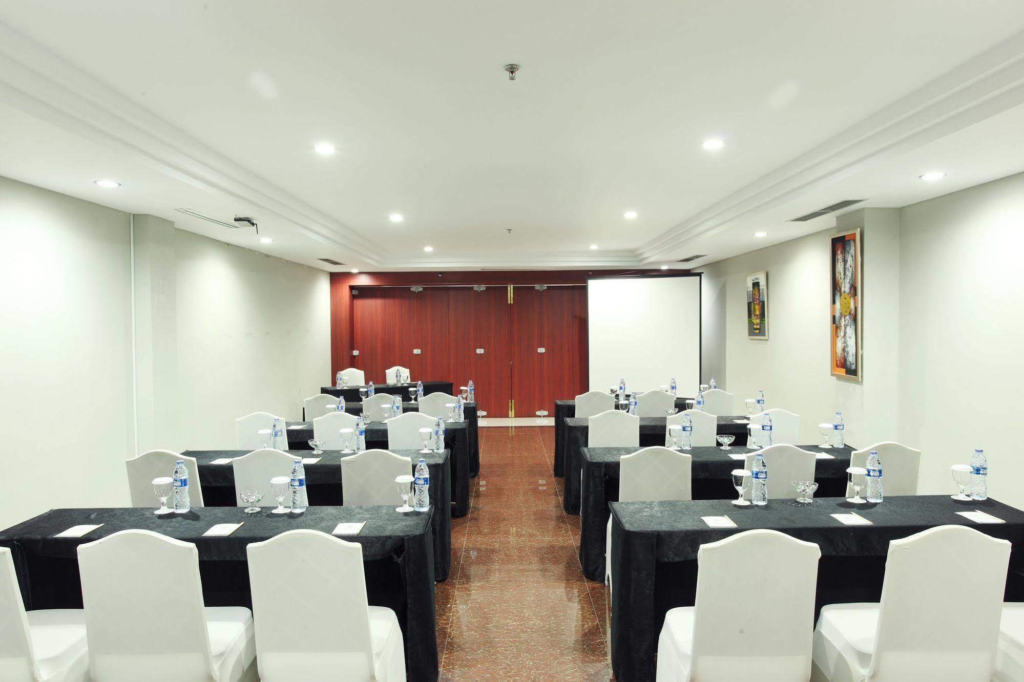 Grand Hatika Hotel Tanjung Pandan Eksteriør billede