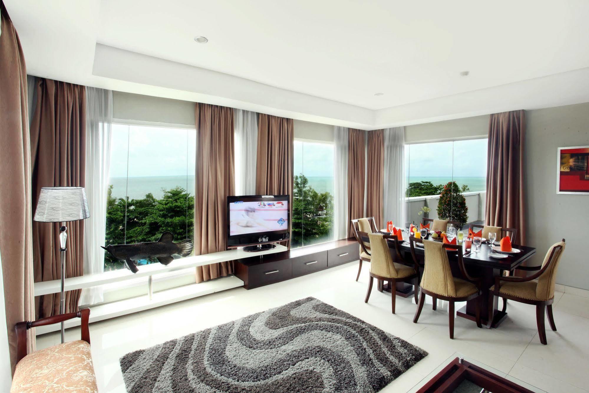 Grand Hatika Hotel Tanjung Pandan Eksteriør billede