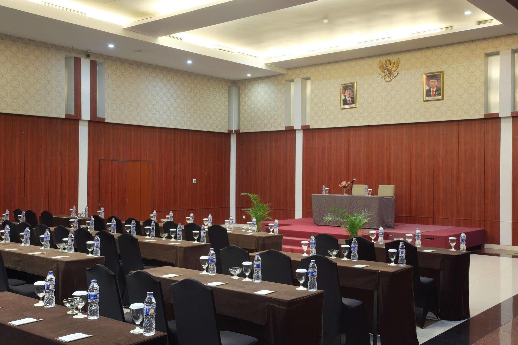 Grand Hatika Hotel Tanjung Pandan Eksteriør billede