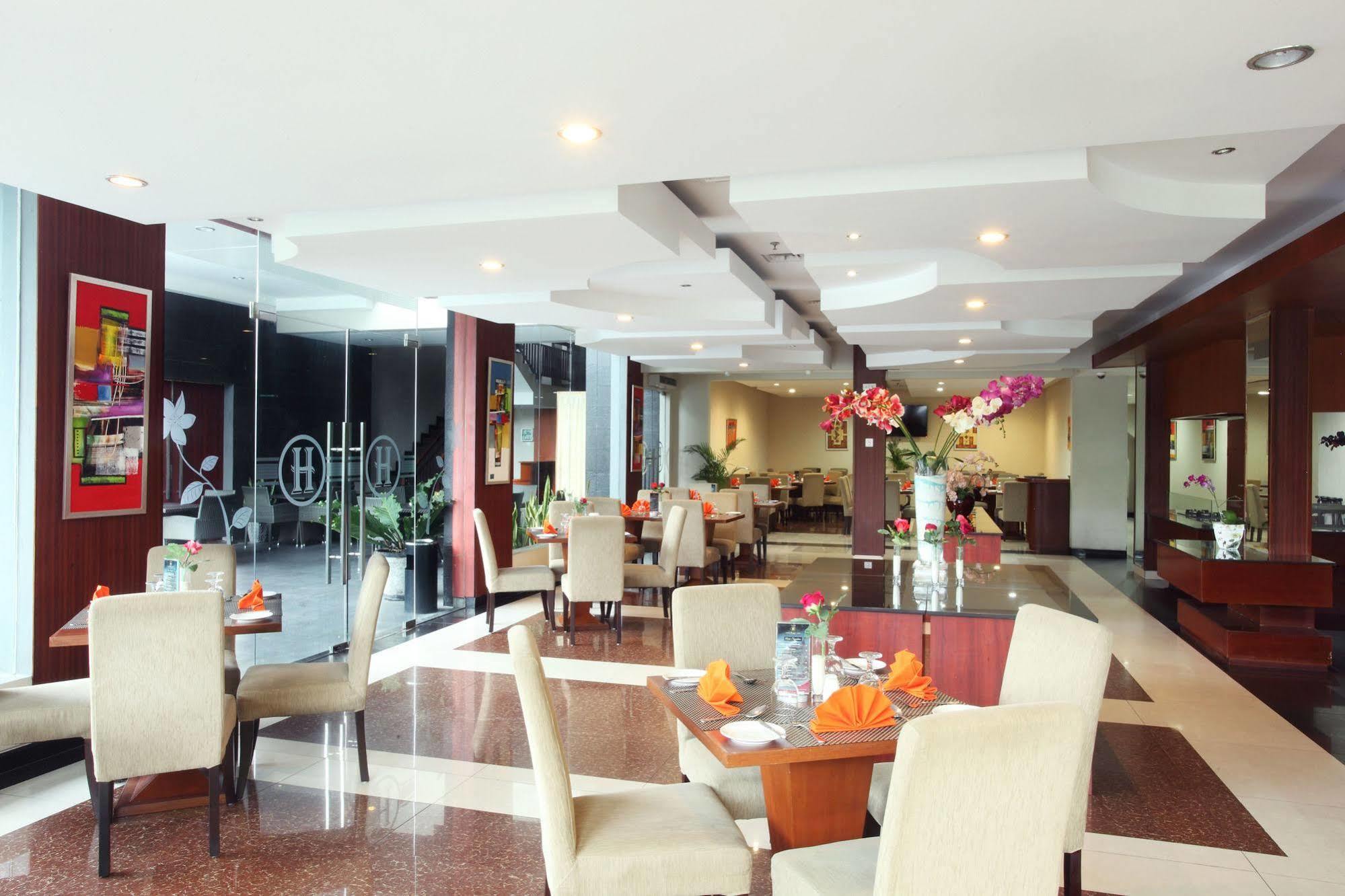 Grand Hatika Hotel Tanjung Pandan Eksteriør billede