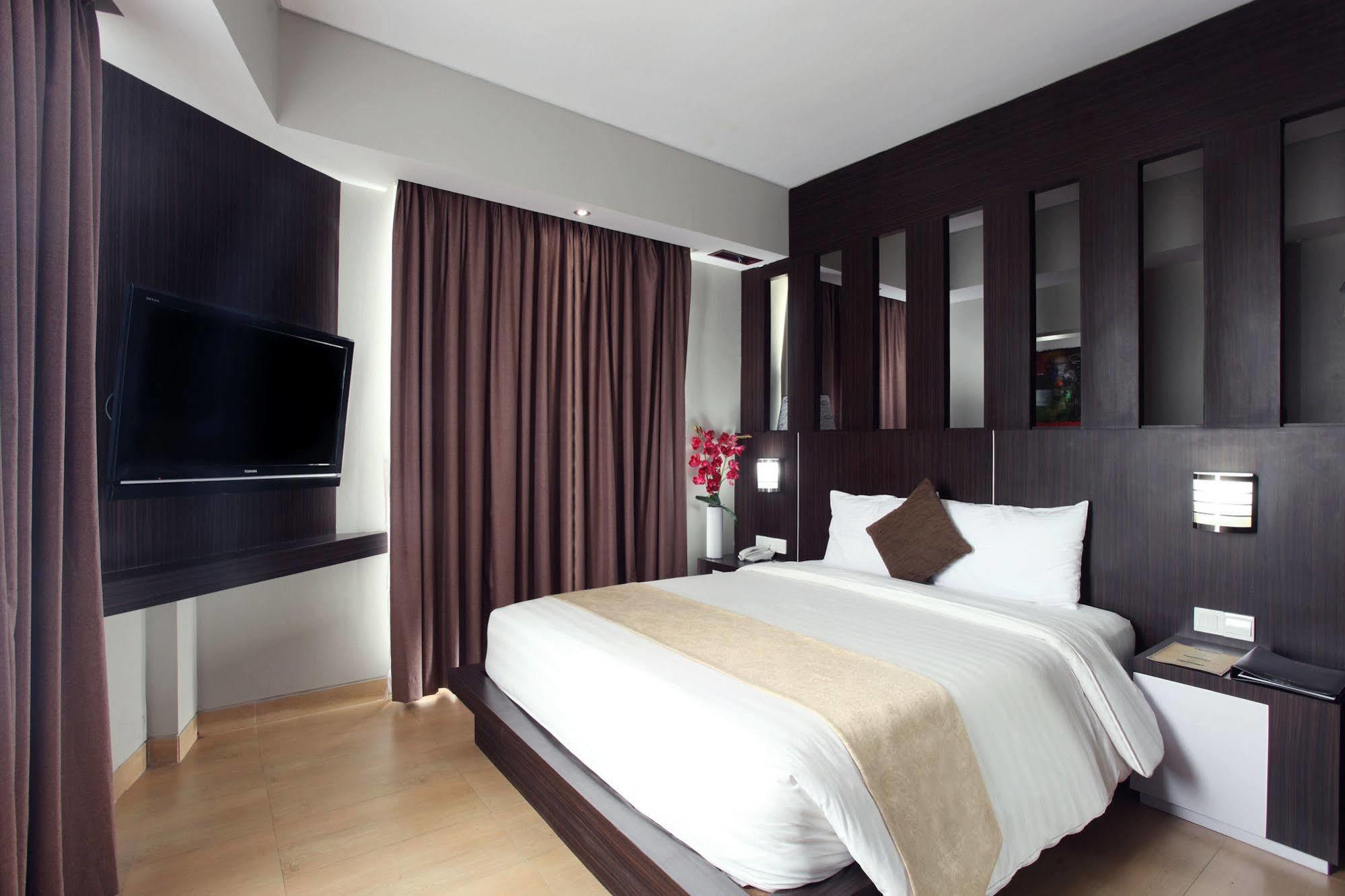 Grand Hatika Hotel Tanjung Pandan Eksteriør billede