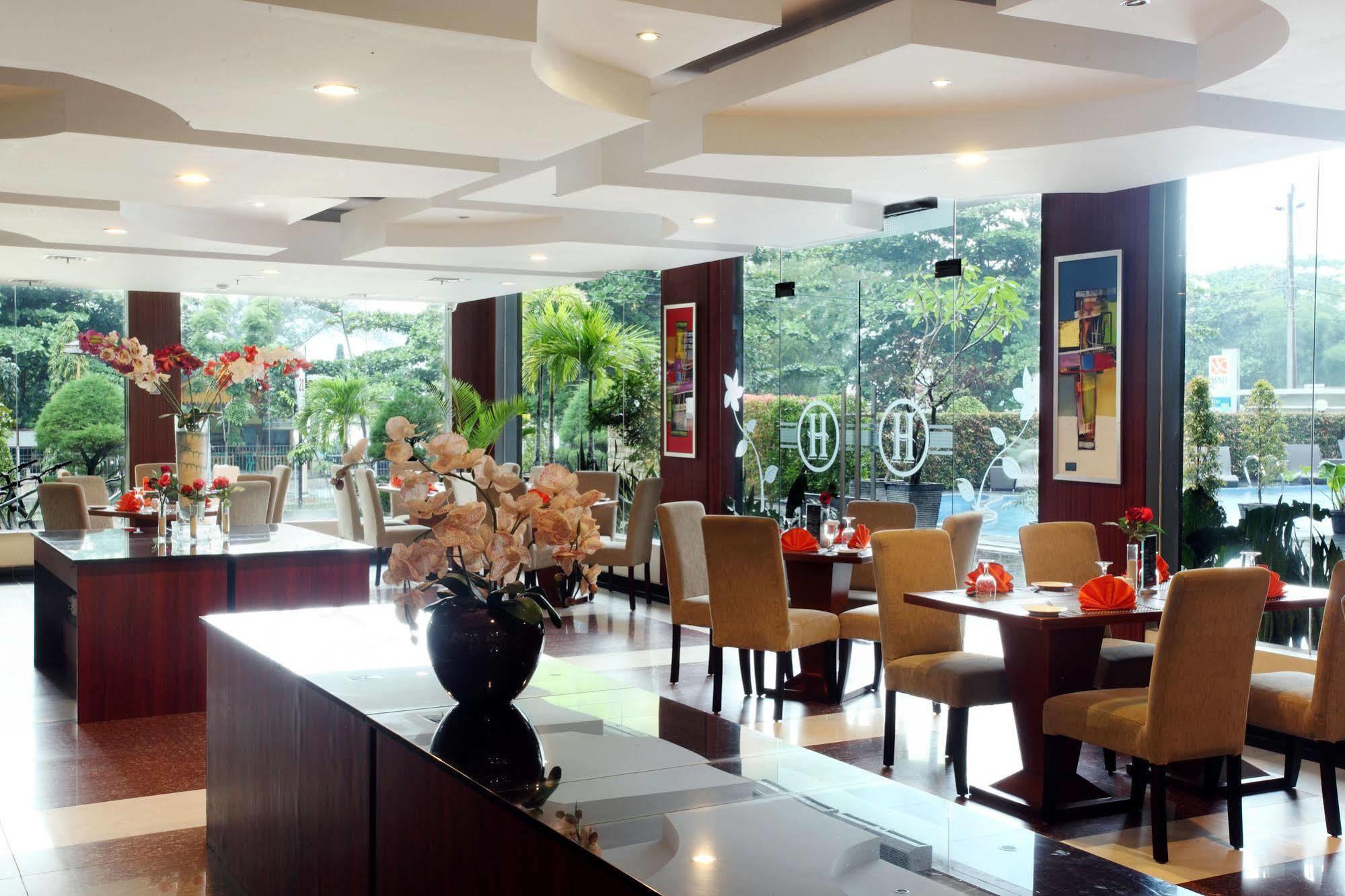 Grand Hatika Hotel Tanjung Pandan Eksteriør billede