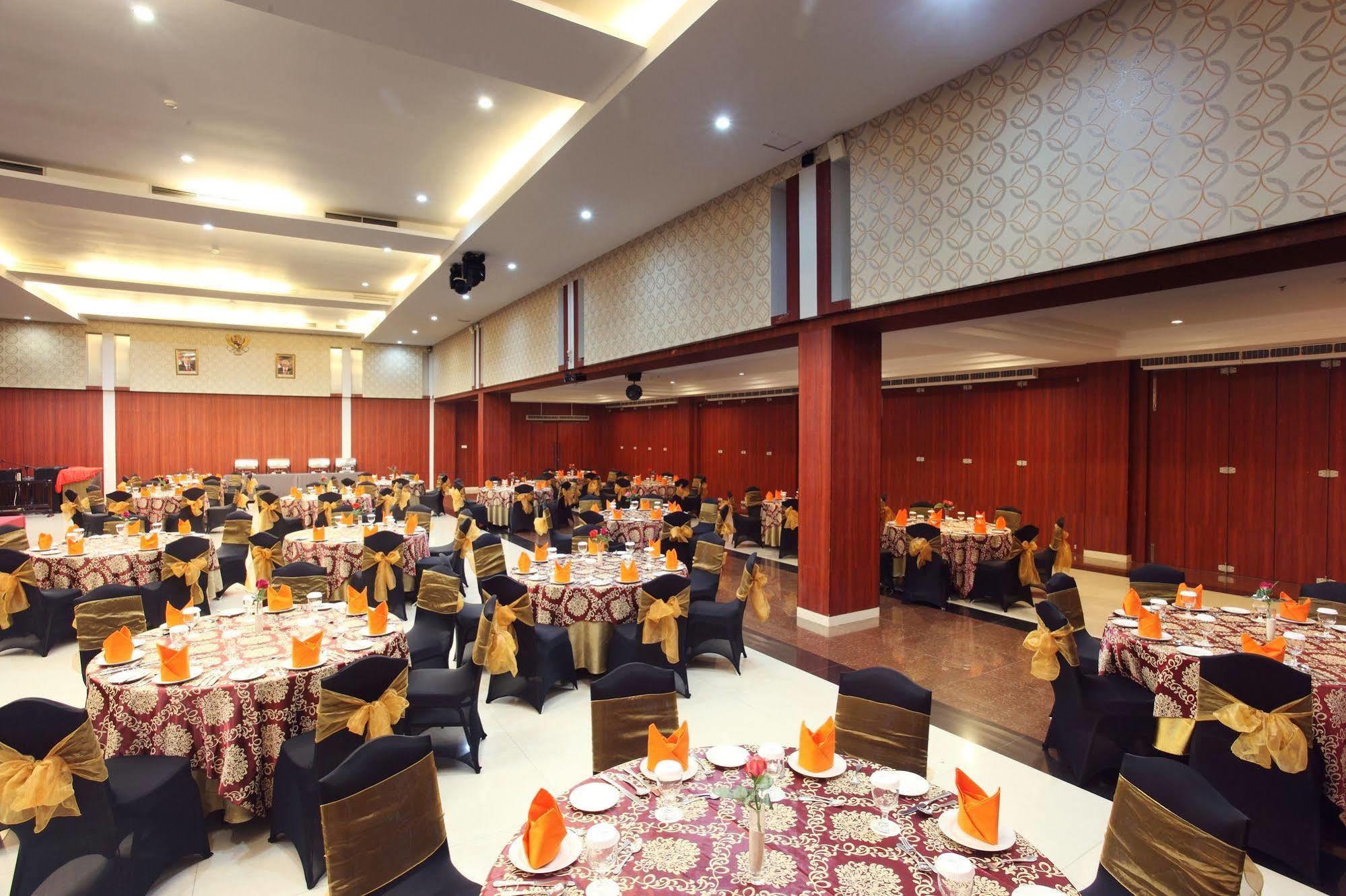 Grand Hatika Hotel Tanjung Pandan Eksteriør billede