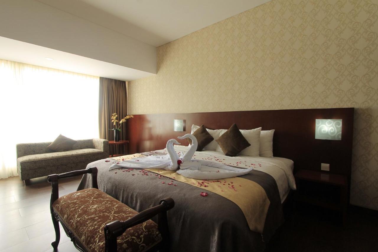 Grand Hatika Hotel Tanjung Pandan Eksteriør billede
