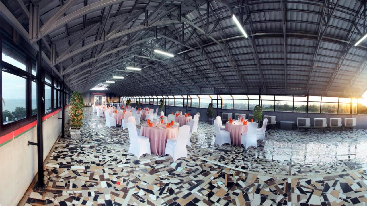 Grand Hatika Hotel Tanjung Pandan Eksteriør billede