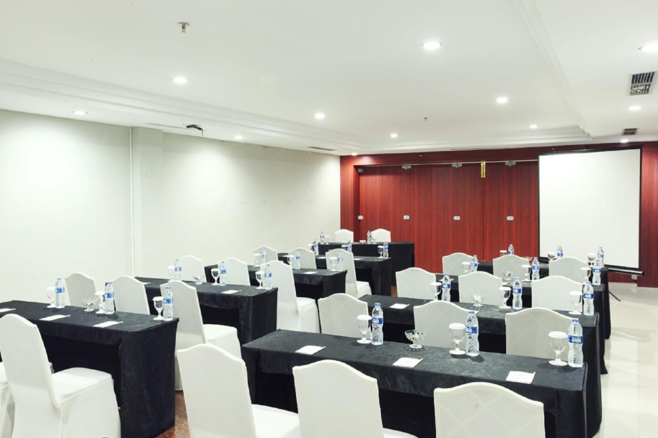 Grand Hatika Hotel Tanjung Pandan Eksteriør billede